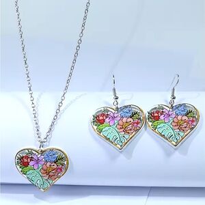Free🚨Trendy Heart Shaped Inner Painted Flower Necklace Women's Neck Necklace
